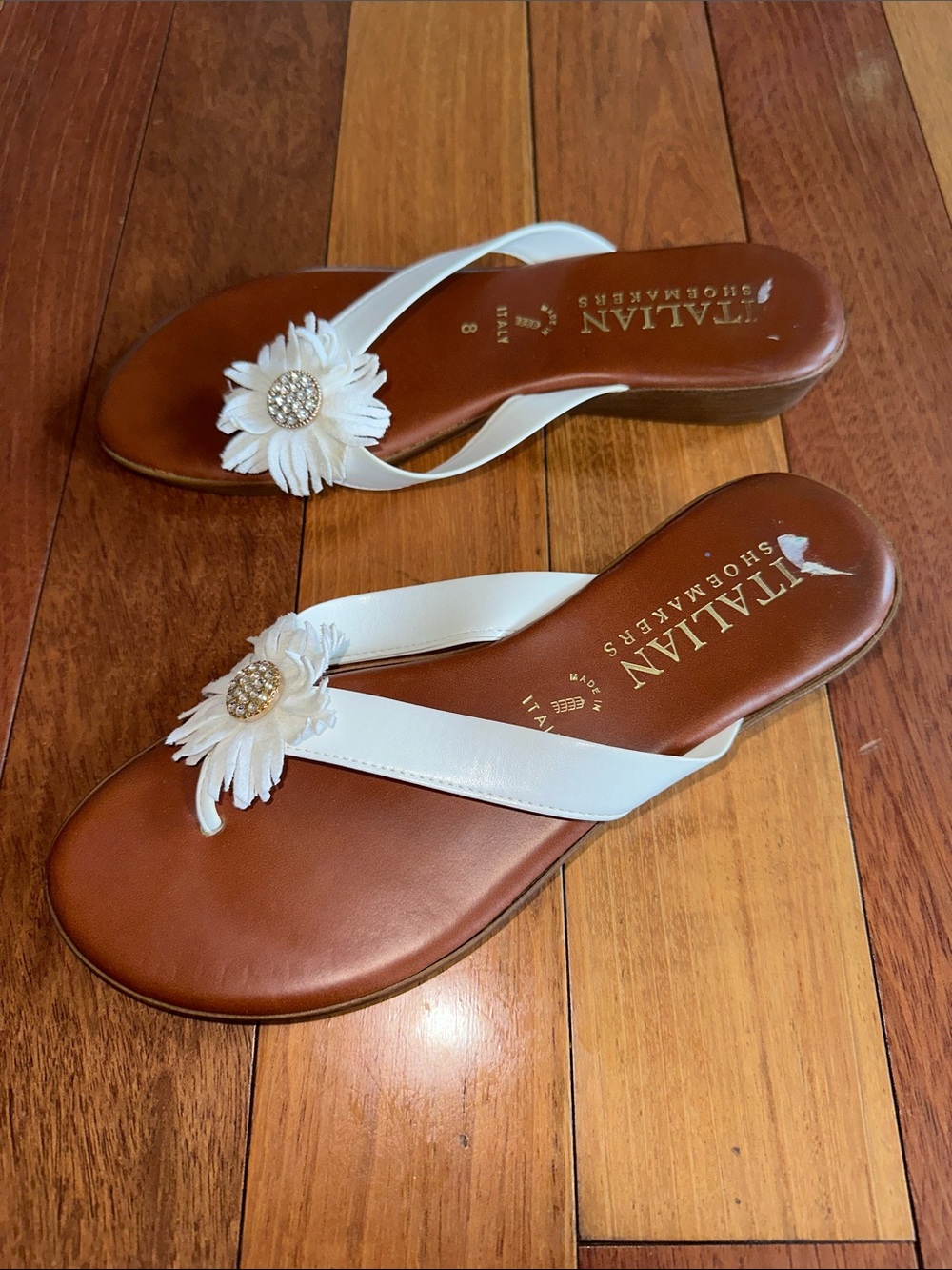 Italian Shoemakers White Floral Leather Thong Sandals with Brown Footbed